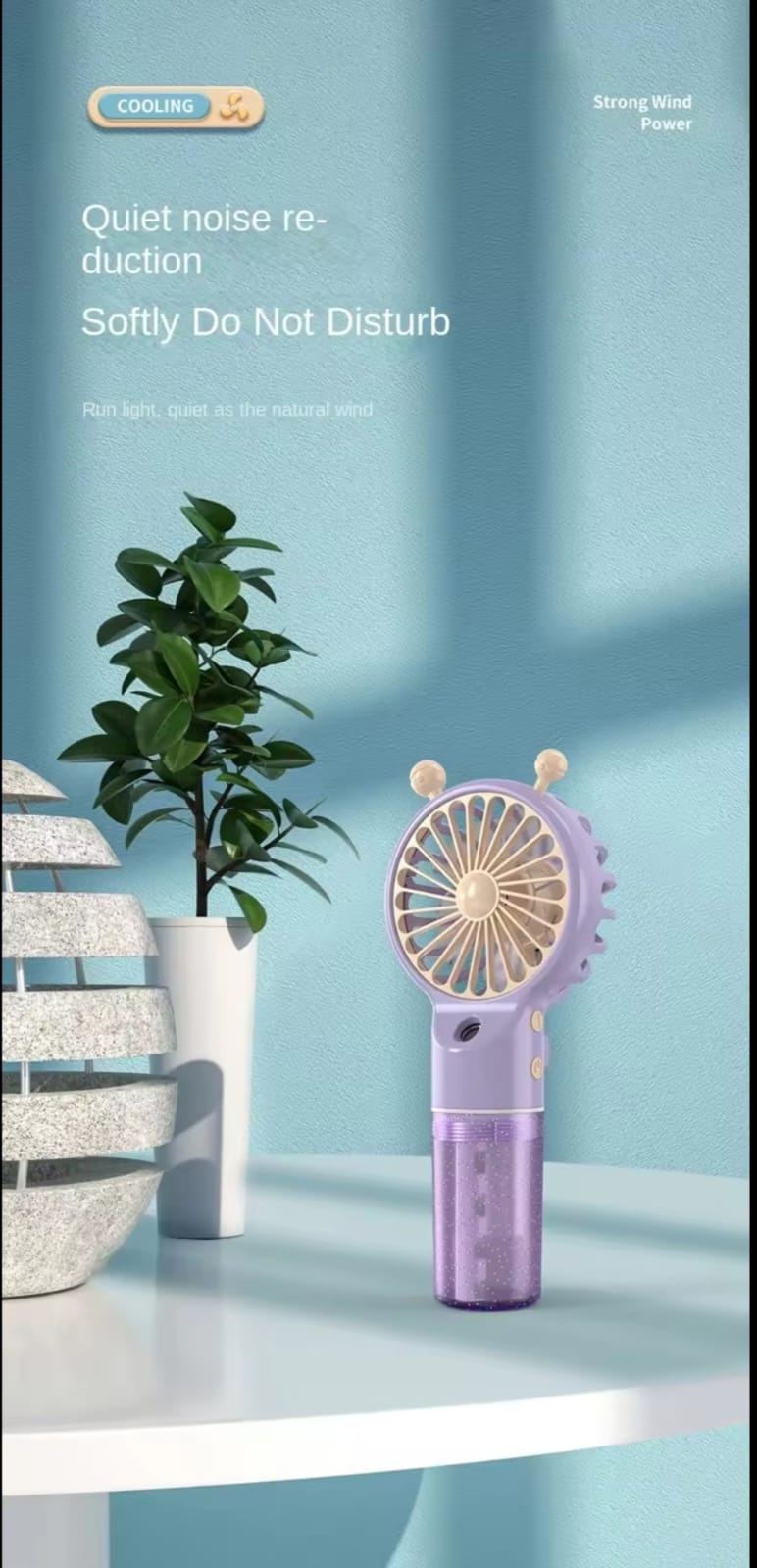 Hand fan with mist