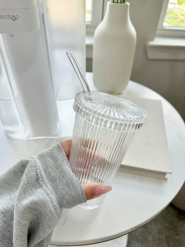 Glass tumbler with glass lid