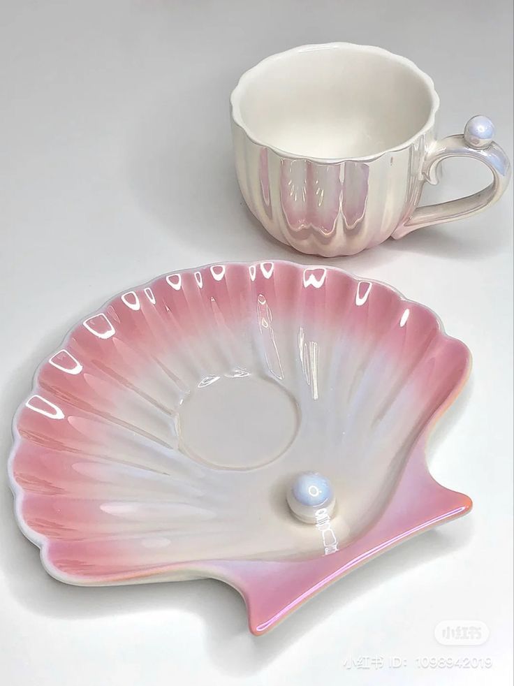 Shell style cupsaucer
