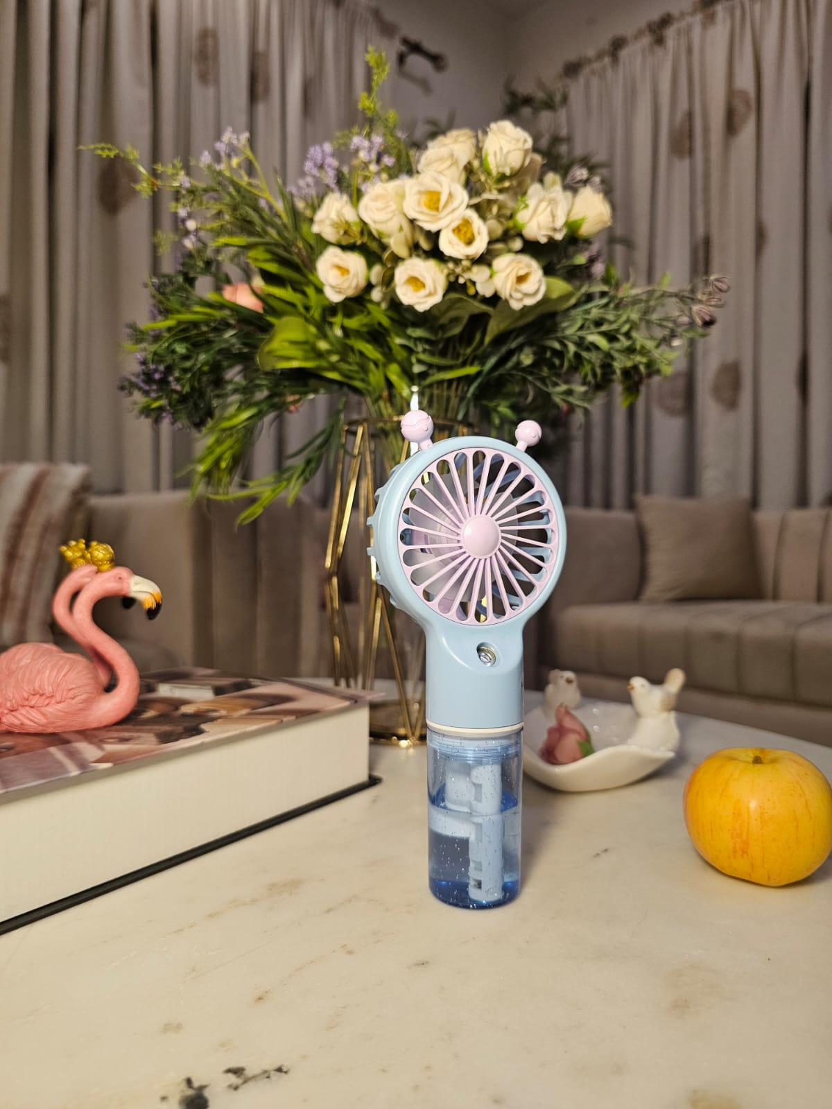 Hand fan with mist