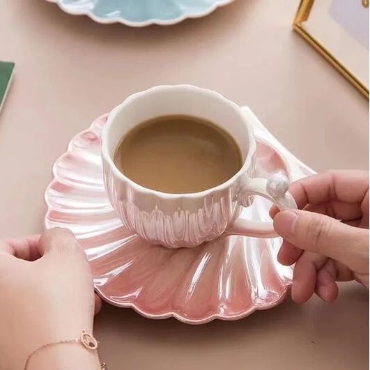 Shell style cupsaucer